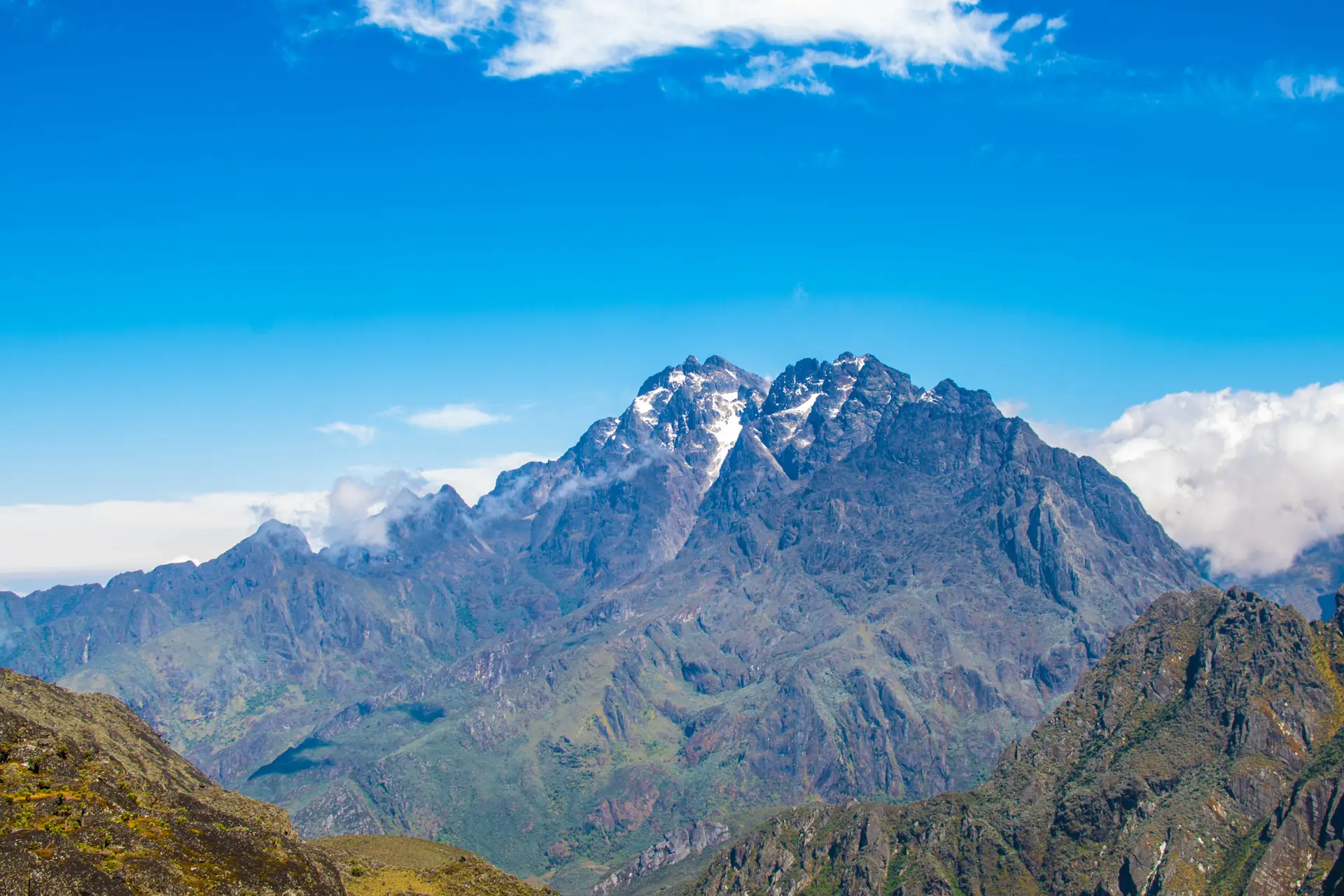 Mount Emin (4,798m)
